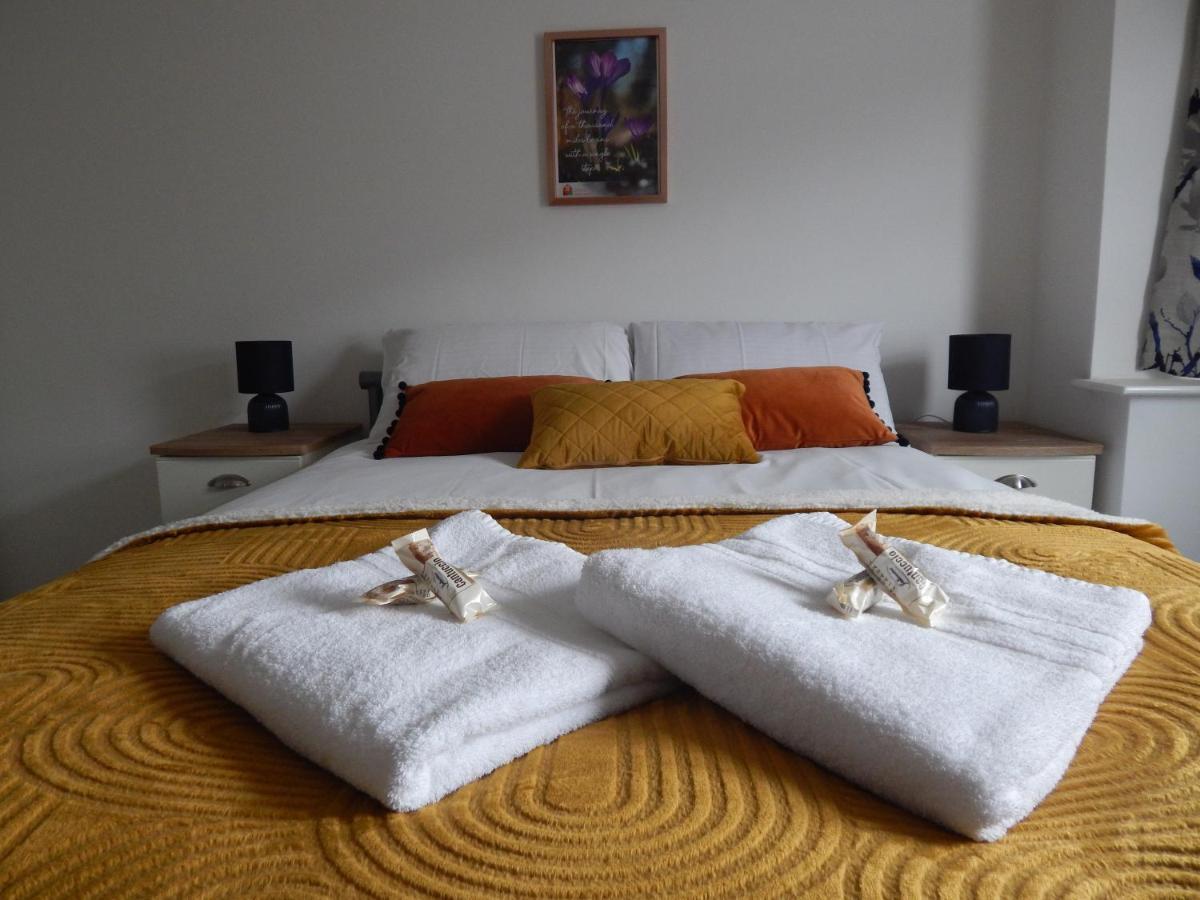 Modern, Well Located En-Suite Rooms With Parking - Orbitat Accommodations CBG Exterior foto