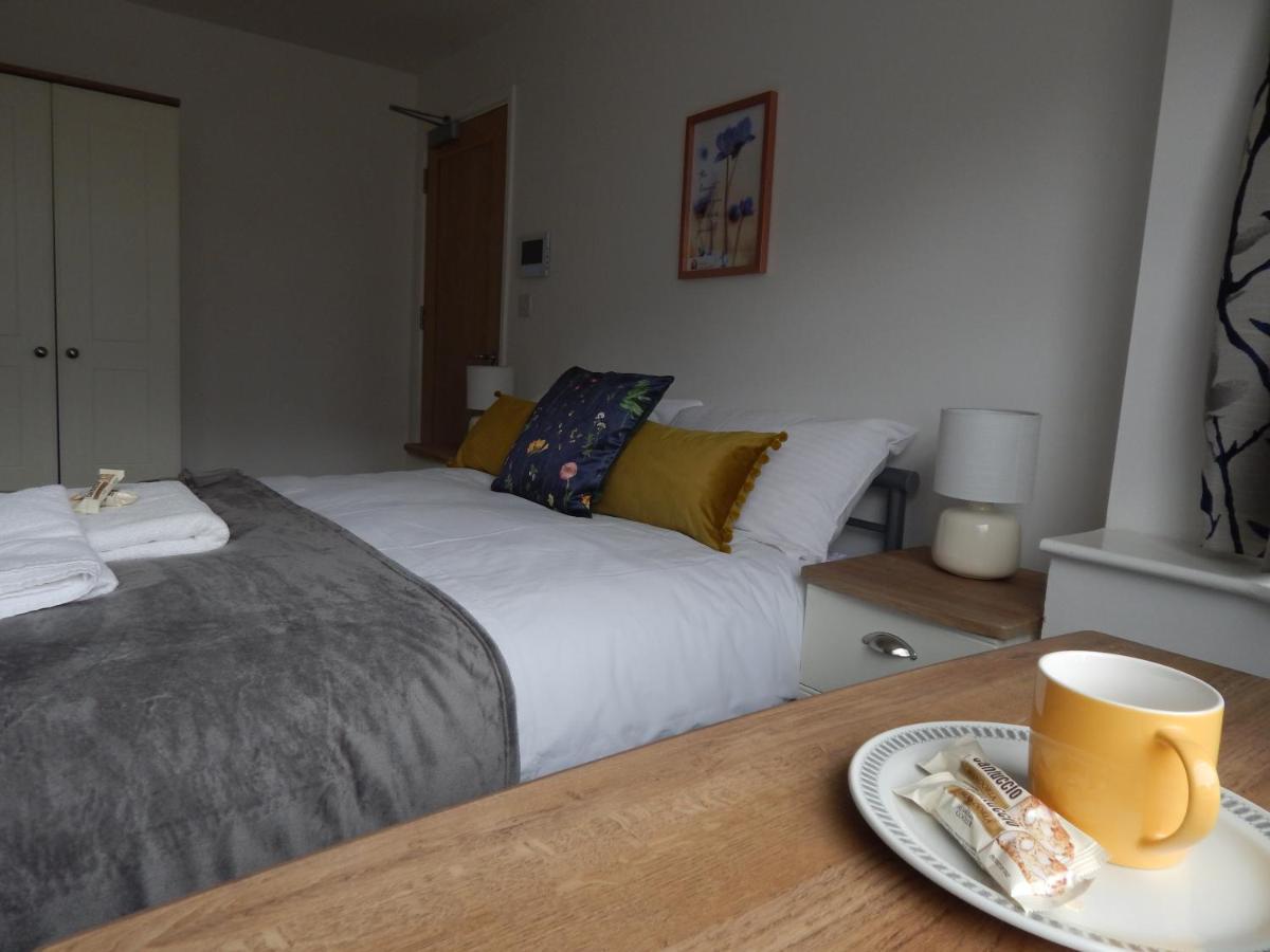 Modern, Well Located En-Suite Rooms With Parking - Orbitat Accommodations CBG Exterior foto
