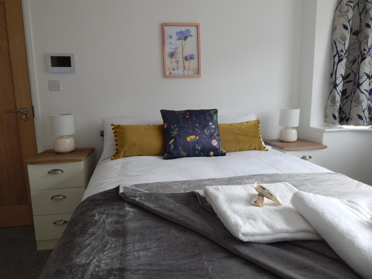 Modern, Well Located En-Suite Rooms With Parking - Orbitat Accommodations CBG Exterior foto