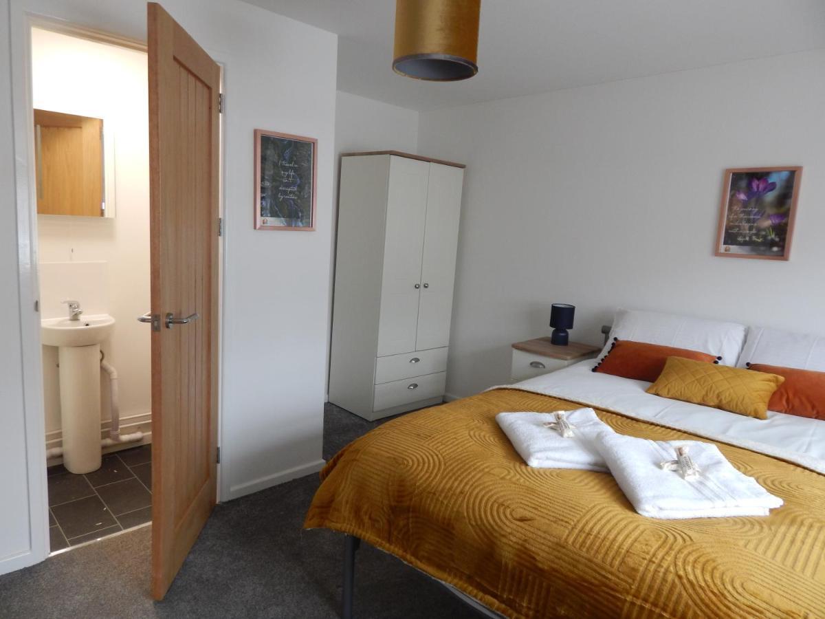 Modern, Well Located En-Suite Rooms With Parking - Orbitat Accommodations CBG Exterior foto