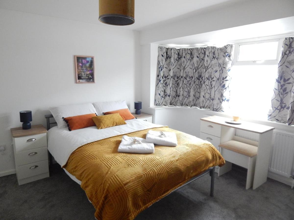 Modern, Well Located En-Suite Rooms With Parking - Orbitat Accommodations CBG Exterior foto