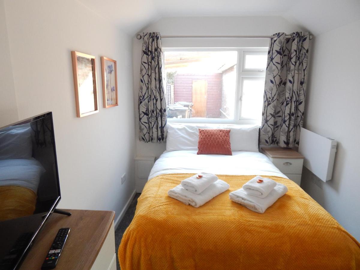 Modern, Well Located En-Suite Rooms With Parking - Orbitat Accommodations CBG Exterior foto