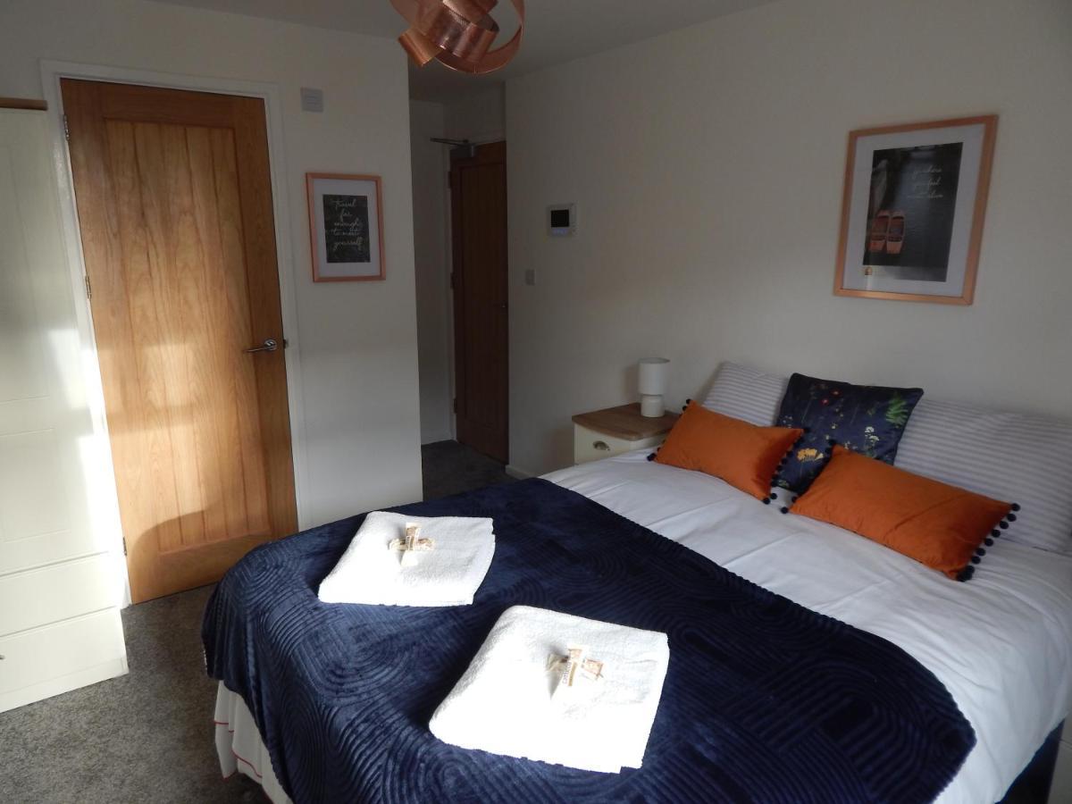 Modern, Well Located En-Suite Rooms With Parking - Orbitat Accommodations CBG Exterior foto