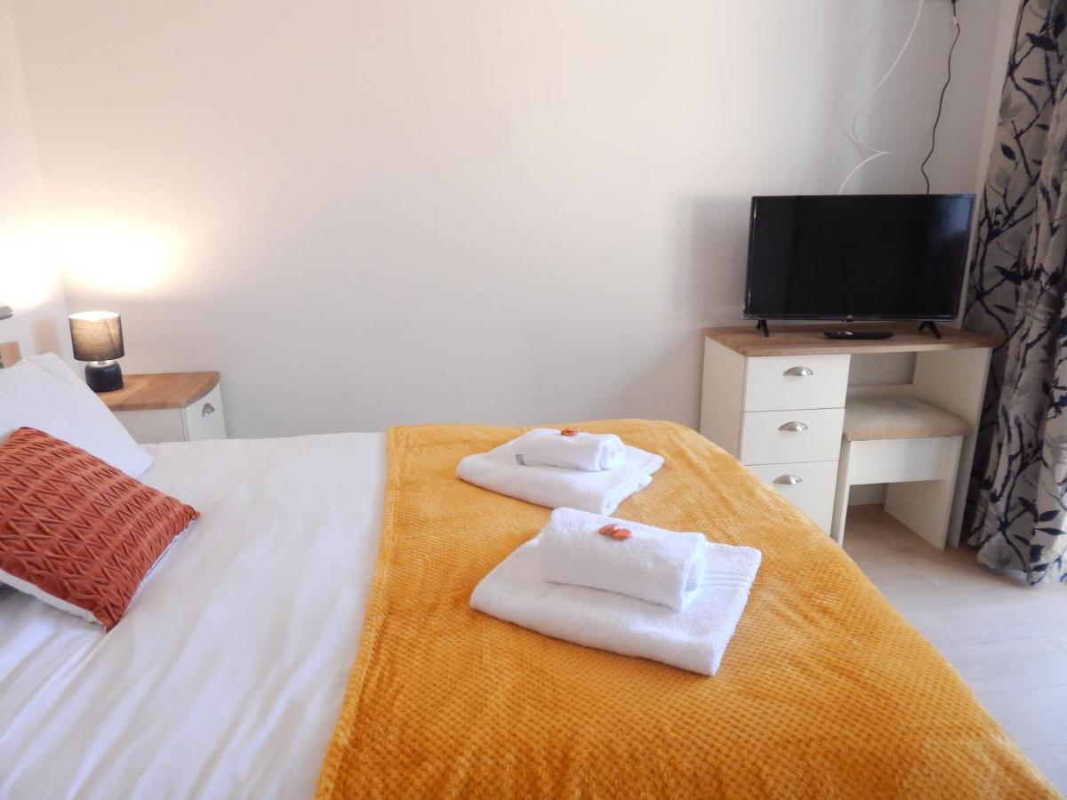 Modern, Well Located En-Suite Rooms With Parking - Orbitat Accommodations CBG Exterior foto