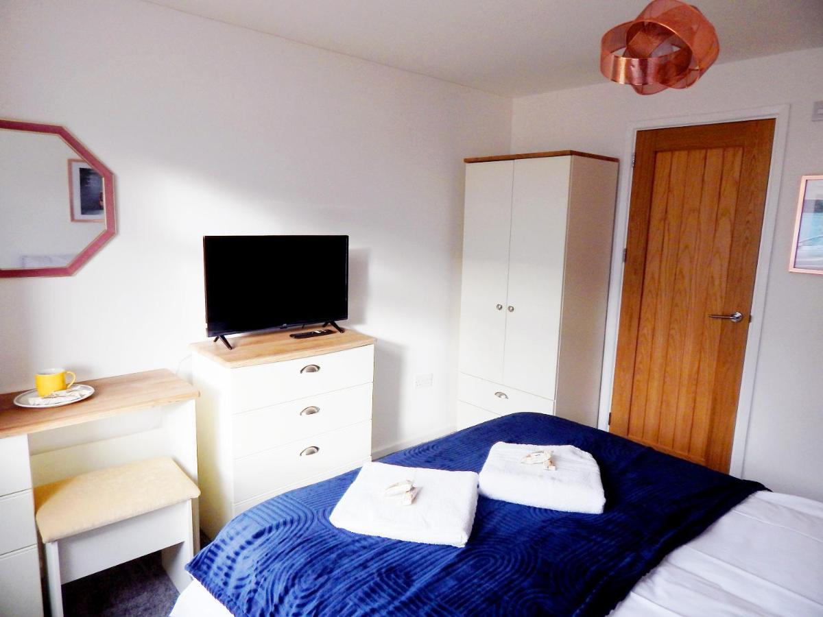Modern, Well Located En-Suite Rooms With Parking - Orbitat Accommodations CBG Exterior foto