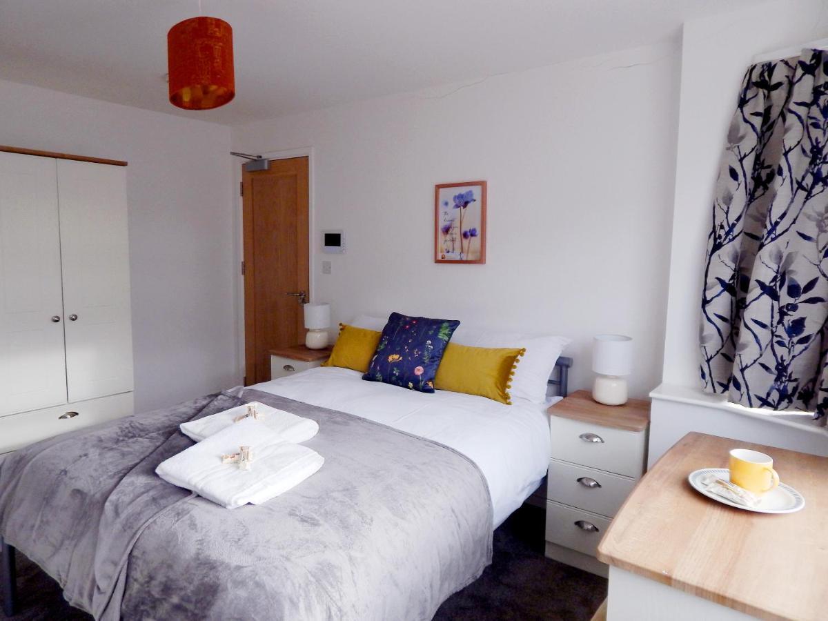 Modern, Well Located En-Suite Rooms With Parking - Orbitat Accommodations CBG Exterior foto