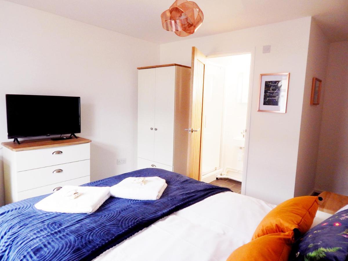 Modern, Well Located En-Suite Rooms With Parking - Orbitat Accommodations CBG Exterior foto