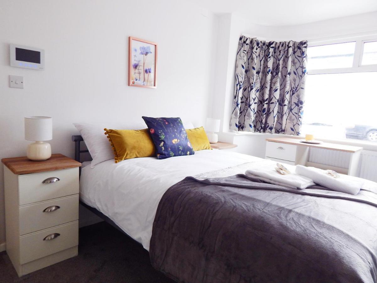 Modern, Well Located En-Suite Rooms With Parking - Orbitat Accommodations CBG Exterior foto