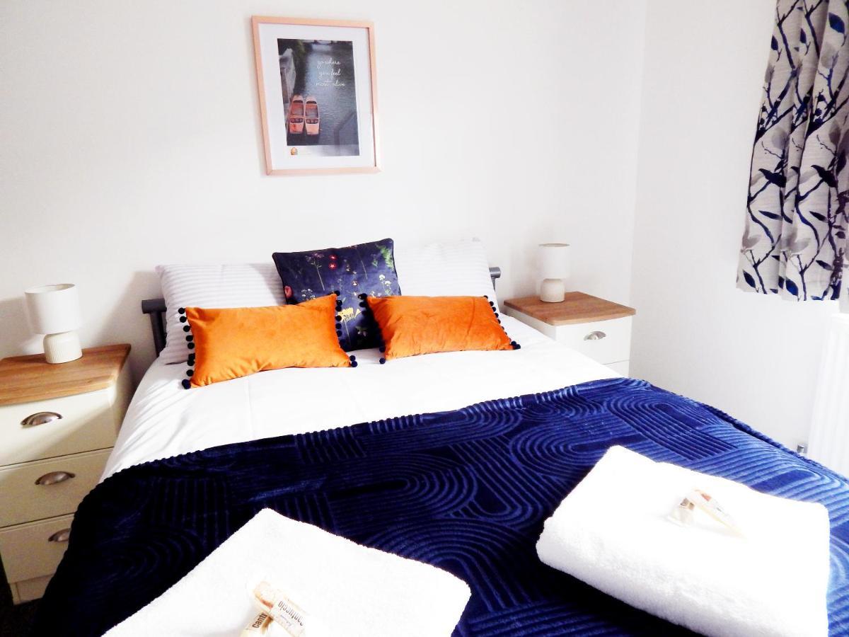 Modern, Well Located En-Suite Rooms With Parking - Orbitat Accommodations CBG Exterior foto