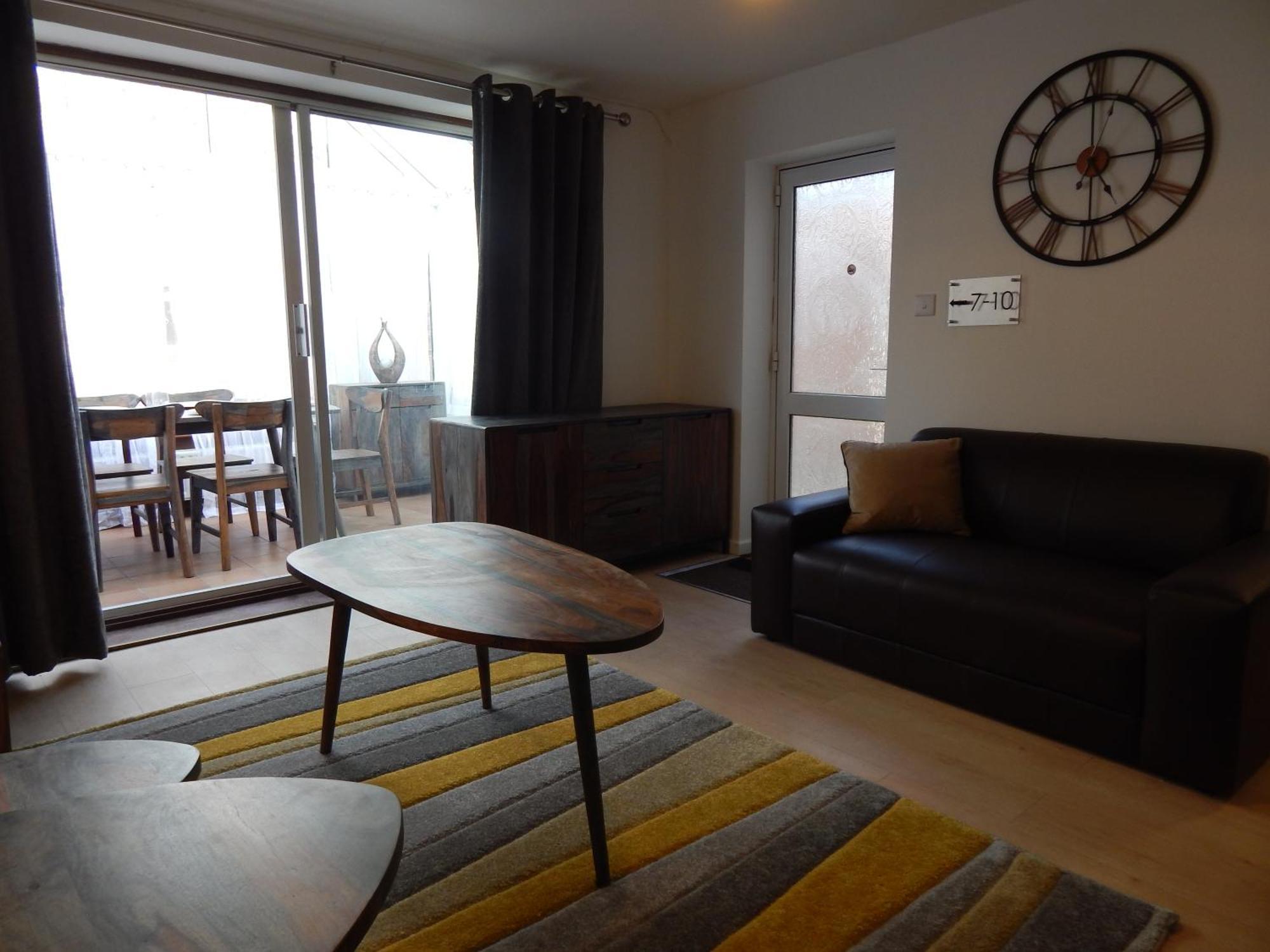 Modern, Well Located En-Suite Rooms With Parking - Orbitat Accommodations CBG Exterior foto